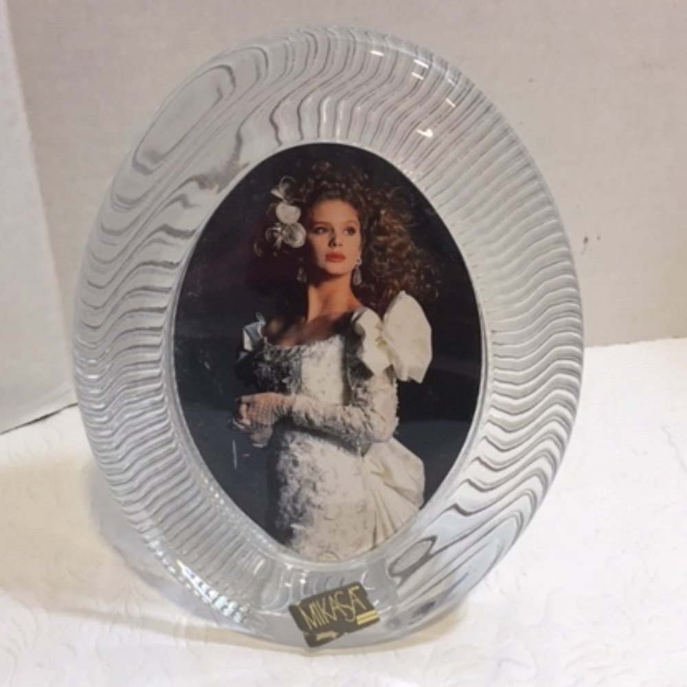 Mikasa Oval Crystal Glass Picture Frame Japan 5x6.25"
